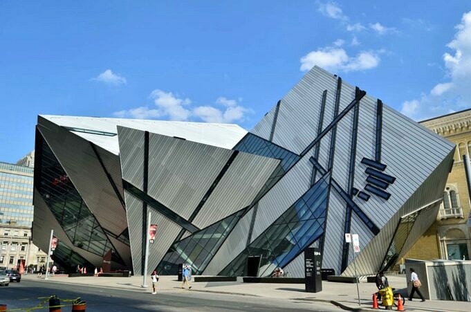 Comment Le Musée Royal De L'Ontario Représente 100 Ans D'architecture
